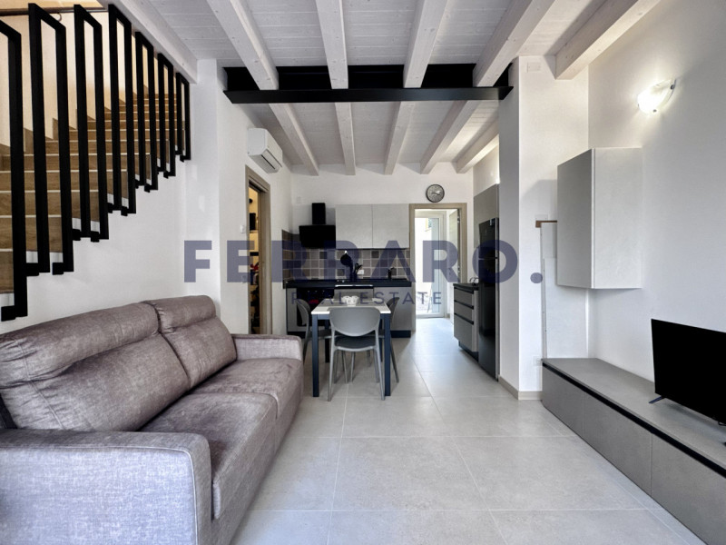 Treviso, zona Sant'Antonino, Codice YA8

Proponiamo in affitto moderno appartamento disposto su d...