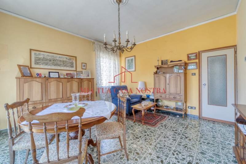 GUIZZA: Casa singola disposta su piano terra e primo con giardino privato; si compone di doppio i...