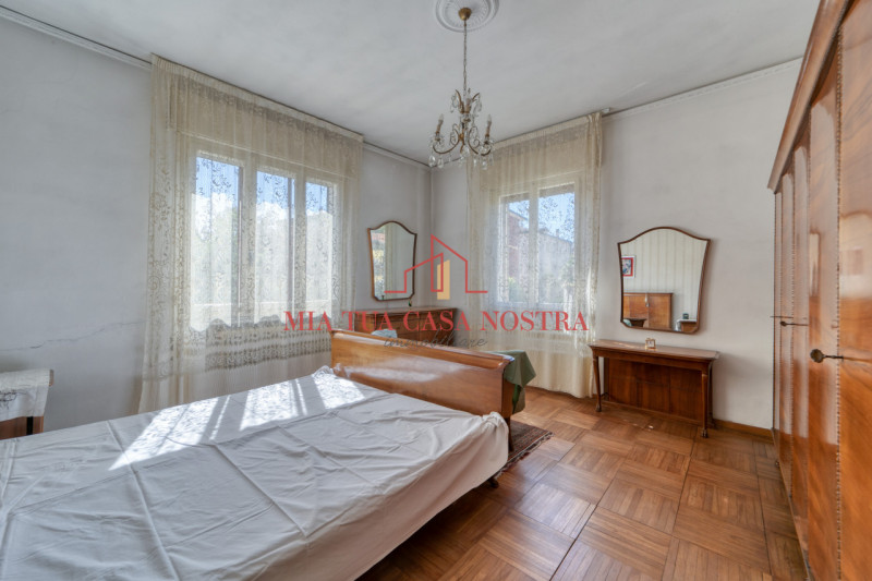GUIZZA: Casa singola disposta su piano terra e primo con giardino privato; si compone di doppio i...