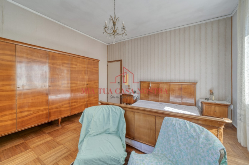 GUIZZA: Casa singola disposta su piano terra e primo con giardino privato; si compone di doppio i...