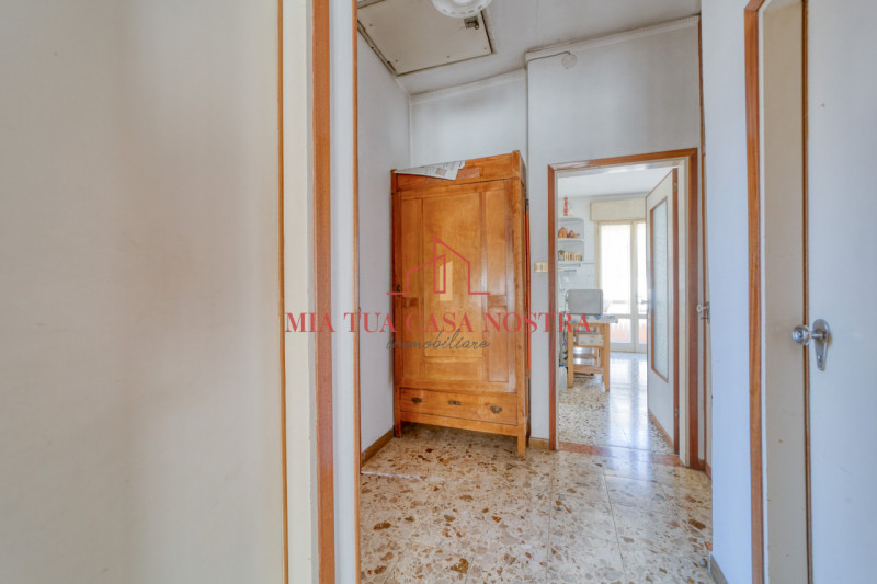GUIZZA: Casa singola disposta su piano terra e primo con giardino privato; si compone di doppio i...