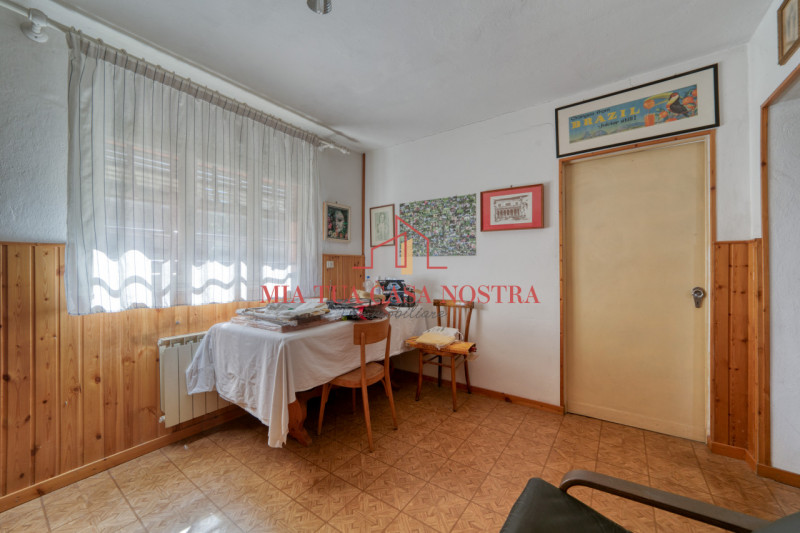 GUIZZA: Casa singola disposta su piano terra e primo con giardino privato; si compone di doppio i...