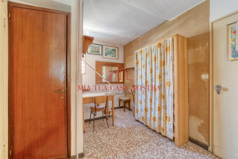 GUIZZA: Casa singola disposta su piano terra e primo con giardino privato; si compone di doppio i...