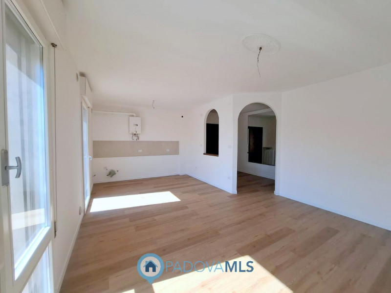 Immobile in esclusiva al Gruppo Padova MLS
ARCELLA 3 CAMERE ULTIMO PIANO RISTRUTTURATO

Sei alla ...