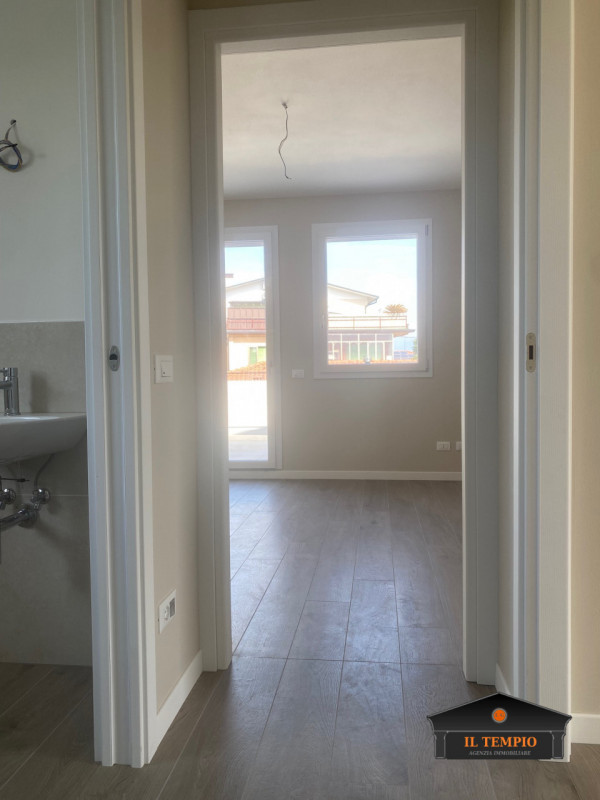 Se stai cercando una soluzione abitativa moderna e confortevole, non perdere questa opportunità! ...