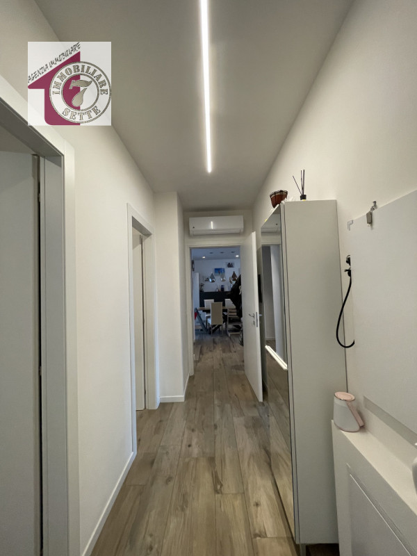 Vendesi PIAZZOLA SUL BRENTA CENTRO APPARTAMENTO AL PIANO PRIMO, recentissimo del 2018. L'immobile...