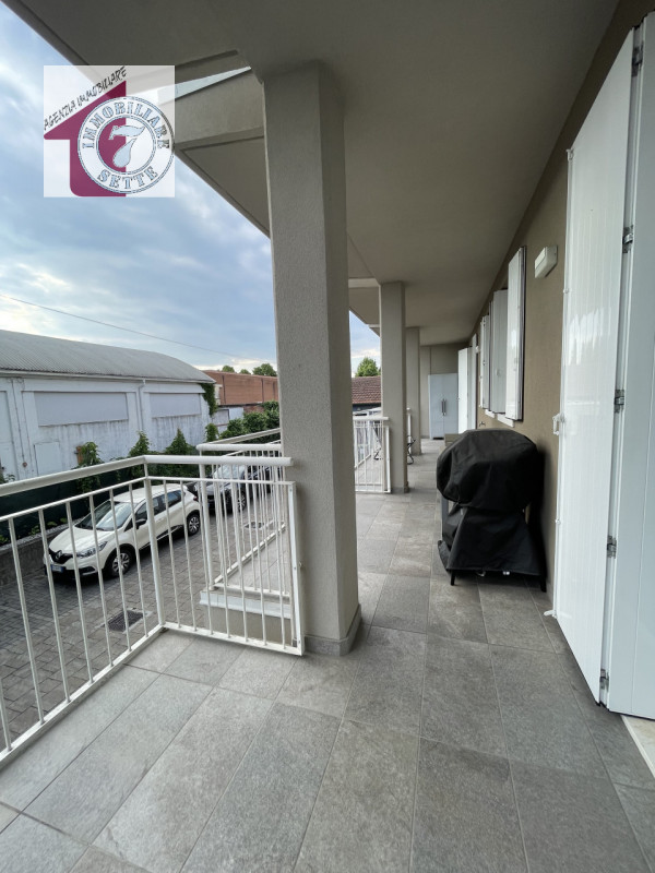 Vendesi PIAZZOLA SUL BRENTA CENTRO APPARTAMENTO AL PIANO PRIMO, recentissimo del 2018. L'immobile...