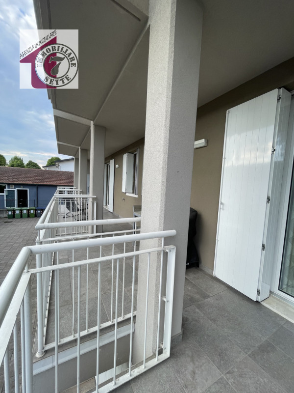 Vendesi PIAZZOLA SUL BRENTA CENTRO APPARTAMENTO AL PIANO PRIMO, recentissimo del 2018. L'immobile...