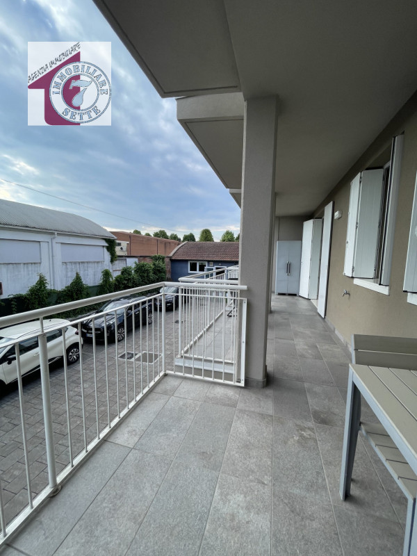 Vendesi PIAZZOLA SUL BRENTA CENTRO APPARTAMENTO AL PIANO PRIMO, recentissimo del 2018. L'immobile...