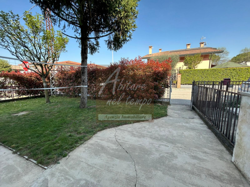 CITTADELLA (PD) - VIA MATTEOTTI

In contesto silenzioso e comodo al centro storico, proponiamo in...