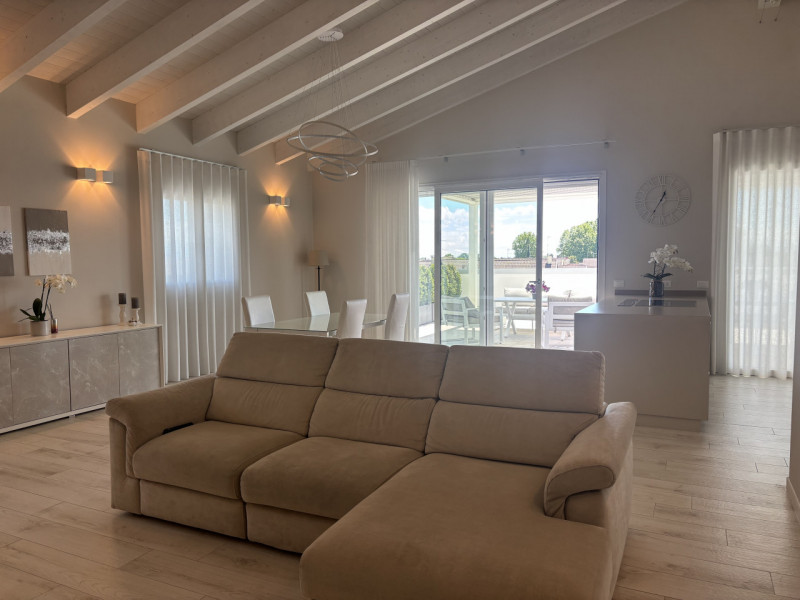 In posizione centrale e strategica a Villafranca Padovana, all’interno di un contesto residenzial...