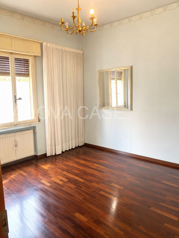 Scopri questa esclusiva casa singola DA RISTRUTTURARE in vendita nel cuore di Padova, nella ricer...