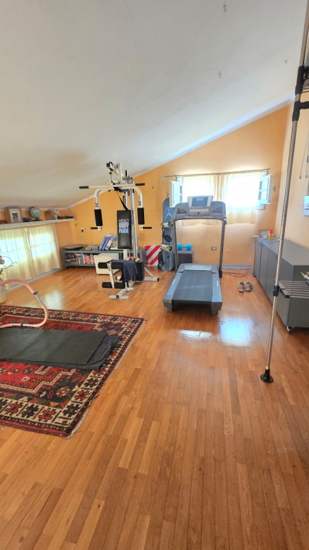 Nel centro di Salgareda, proponiamo in vendita una splendida casa singola di ben 210 mq, ideale p...