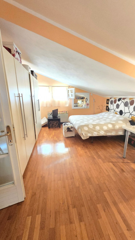 Nel centro di Salgareda, proponiamo in vendita una splendida casa singola di ben 210 mq, ideale p...