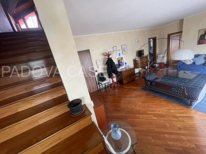 Scopri un'opportunità unica nel cuore di Padova! In una delle zone più prestigiose e ricercate de...
