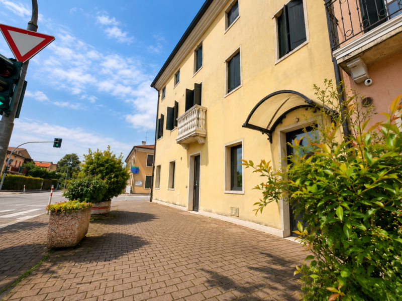 Vigonza: Loc Pionca Negozio posto in posizione ottimale per qualsiasi attività. Negozio di 110 mq...