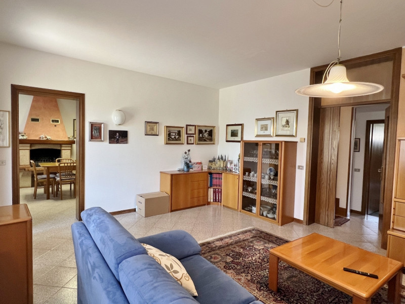 VILLINO DI TESTA  CON GIARDINO E GARAGE IN VENDITA A TORRI DI QUARTESOLO - RIF. 8397
Agenzia Vice...