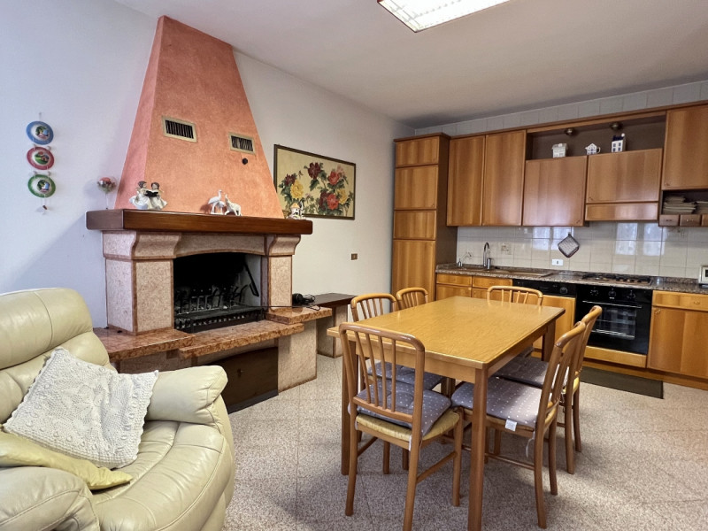 VILLINO DI TESTA  CON GIARDINO E GARAGE IN VENDITA A TORRI DI QUARTESOLO - RIF. 8397
Agenzia Vice...
