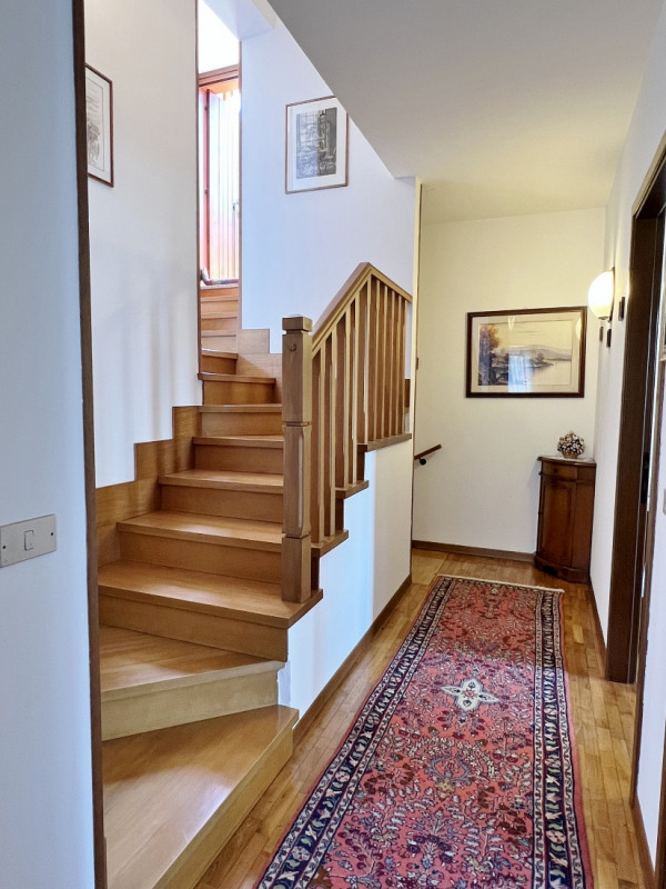 VILLINO DI TESTA  CON GIARDINO E GARAGE IN VENDITA A TORRI DI QUARTESOLO - RIF. 8397
Agenzia Vice...