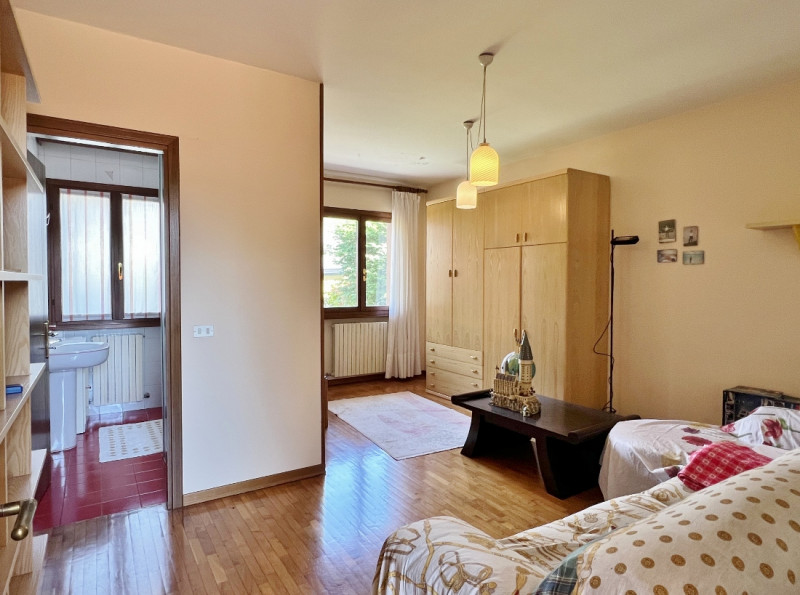 VILLINO DI TESTA  CON GIARDINO E GARAGE IN VENDITA A TORRI DI QUARTESOLO - RIF. 8397
Agenzia Vice...
