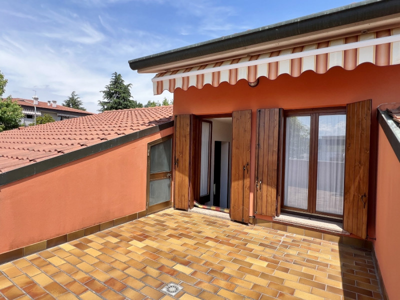 VILLINO DI TESTA  CON GIARDINO E GARAGE IN VENDITA A TORRI DI QUARTESOLO - RIF. 8397
Agenzia Vice...