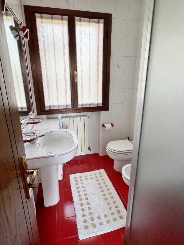 VILLINO DI TESTA  CON GIARDINO E GARAGE IN VENDITA A TORRI DI QUARTESOLO - RIF. 8397
Agenzia Vice...