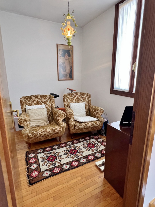VILLINO DI TESTA  CON GIARDINO E GARAGE IN VENDITA A TORRI DI QUARTESOLO - RIF. 8397
Agenzia Vice...
