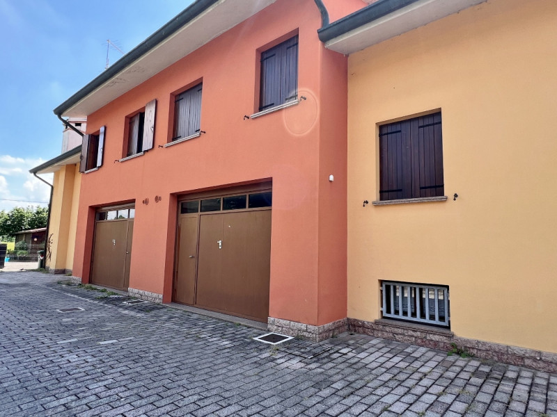 VILLINO DI TESTA  CON GIARDINO E GARAGE IN VENDITA A TORRI DI QUARTESOLO - RIF. 8397
Agenzia Vice...