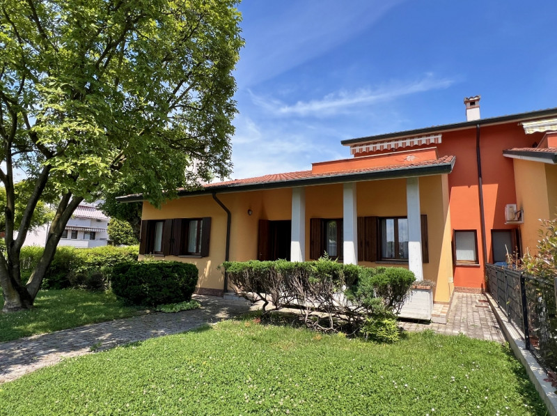 VILLINO DI TESTA  CON GIARDINO E GARAGE IN VENDITA A TORRI DI QUARTESOLO - RIF. 8397
Agenzia Vice...