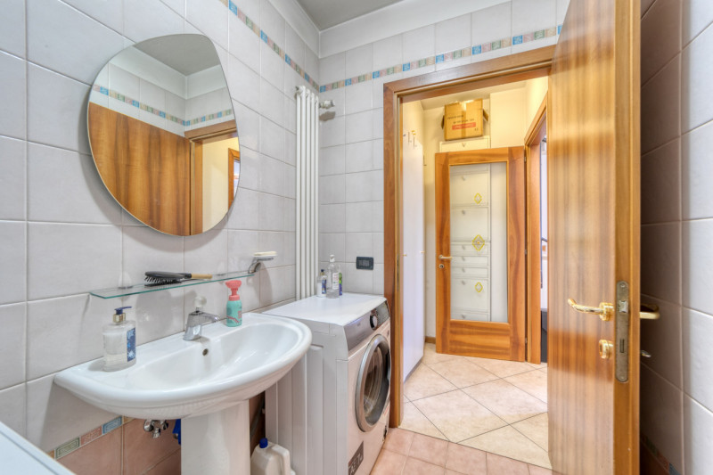 Nel cuore della tranquilla zona residenziale di Feriole/Montecchia, proponiamo in vendita una spl...