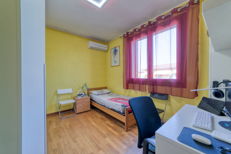 Nel cuore della tranquilla zona residenziale di Feriole/Montecchia, proponiamo in vendita una spl...