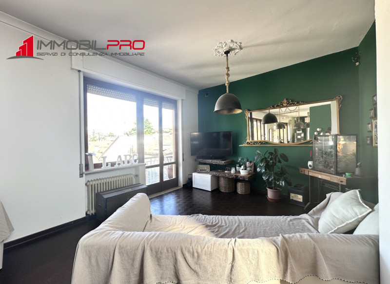 Benvenuti nel cuore di Thiene! Proponiamo in vendita un elegante appartamento pentalocale di ben ...