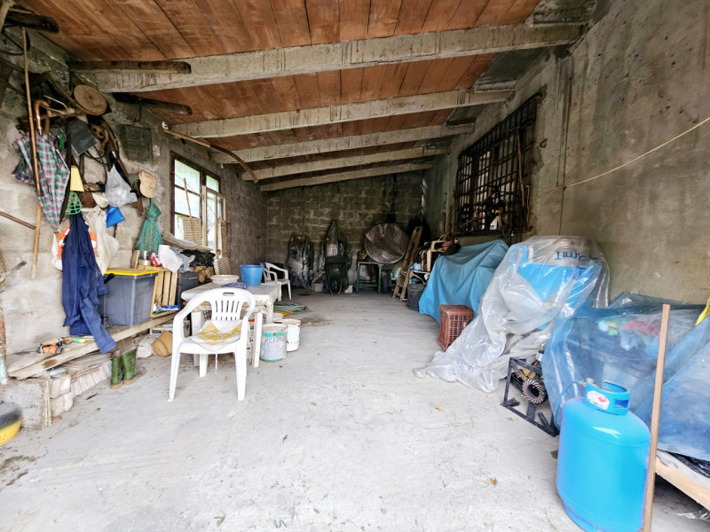 In una posizione comoda al centro di Granze, proponiamo in vendita grande compendio immobiliare, ...