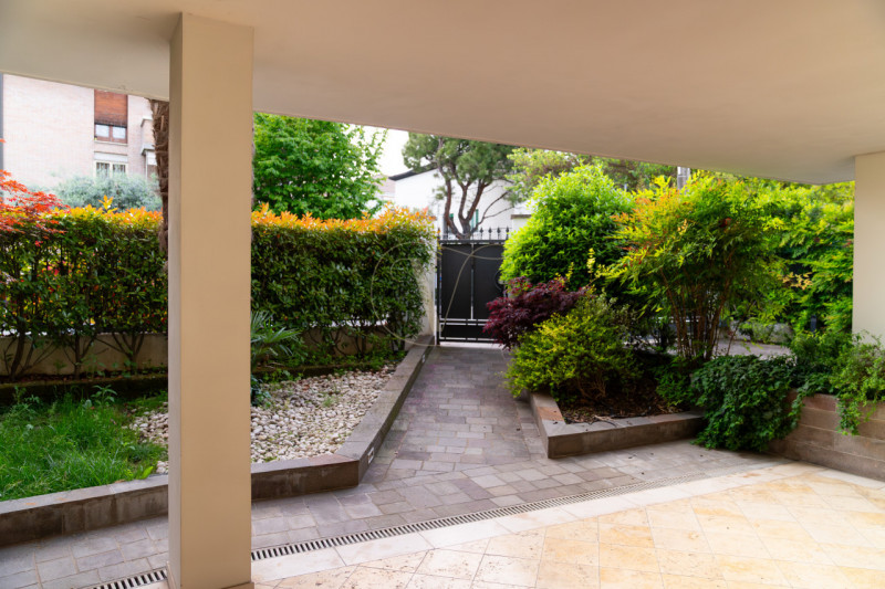 Questa villa indipendente non è semplicemente una dimora di lusso: è, per dimensioni, architettur...
