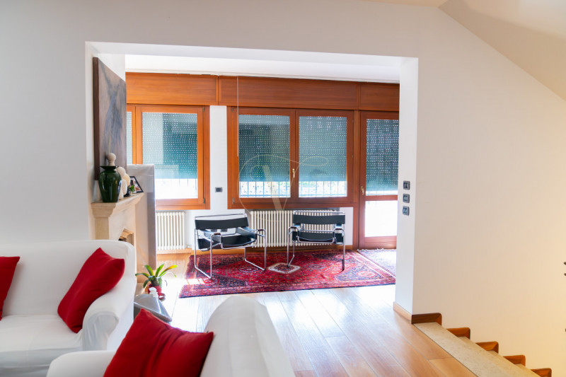 Questa villa indipendente non è semplicemente una dimora di lusso: è, per dimensioni, architettur...