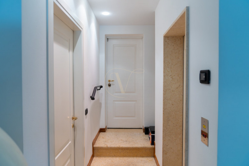 Questa villa indipendente non è semplicemente una dimora di lusso: è, per dimensioni, architettur...