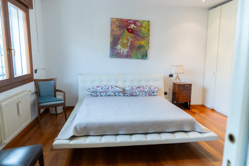 Questa villa indipendente non è semplicemente una dimora di lusso: è, per dimensioni, architettur...