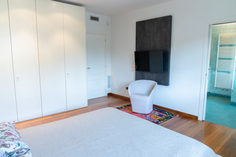 Questa villa indipendente non è semplicemente una dimora di lusso: è, per dimensioni, architettur...