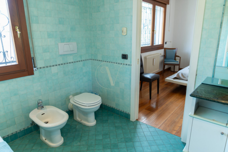 Questa villa indipendente non è semplicemente una dimora di lusso: è, per dimensioni, architettur...