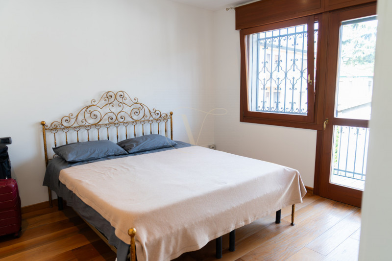 Questa villa indipendente non è semplicemente una dimora di lusso: è, per dimensioni, architettur...