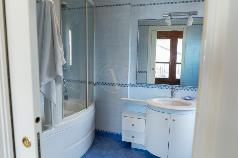 Questa villa indipendente non è semplicemente una dimora di lusso: è, per dimensioni, architettur...