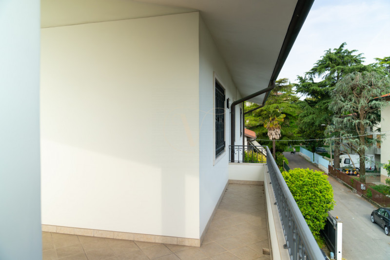 Questa villa indipendente non è semplicemente una dimora di lusso: è, per dimensioni, architettur...