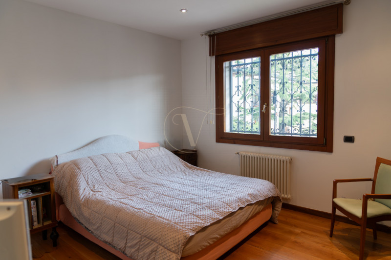 Questa villa indipendente non è semplicemente una dimora di lusso: è, per dimensioni, architettur...