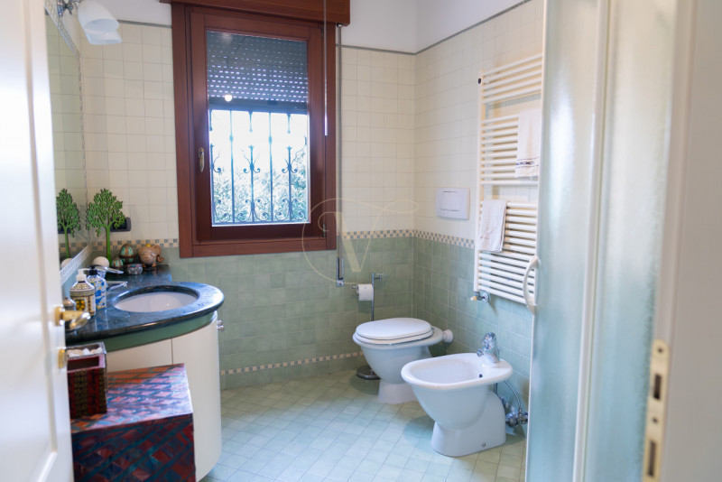 Questa villa indipendente non è semplicemente una dimora di lusso: è, per dimensioni, architettur...