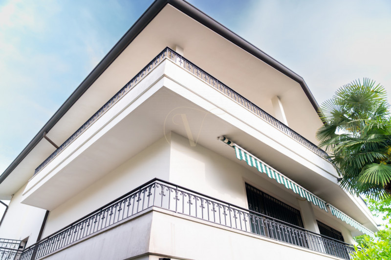Questa villa indipendente non è semplicemente una dimora di lusso: è, per dimensioni, architettur...