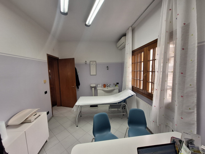 Nella tranquilla zona di Anzano, a Cappella Maggiore. Proponiamo un immobile ad uso studio uffici...