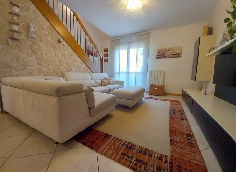 rif. 26623

RUBANO

Se cerchi una casa spaziosa, moderna e senza alcun lavoro da fare, questo app...