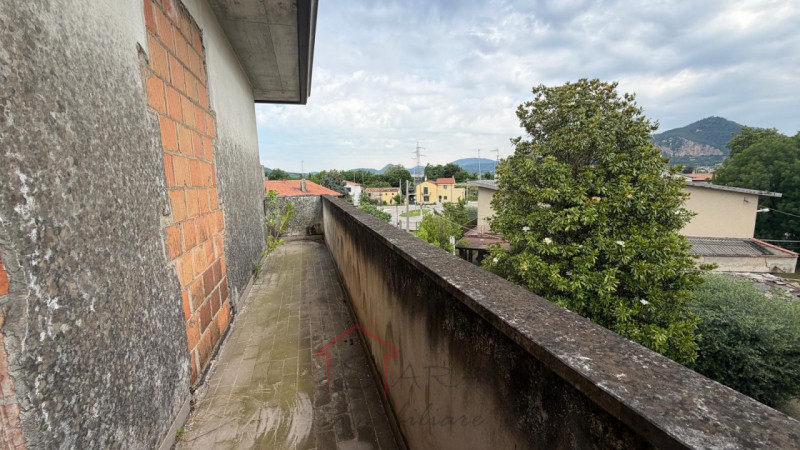 Sara Immobiliare propone in vendita un immobile composto da quattro unità immobiliari indipendent...