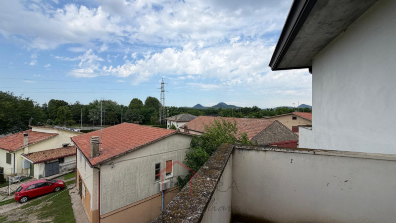 Sara Immobiliare propone in vendita un immobile composto da quattro unità immobiliari indipendent...