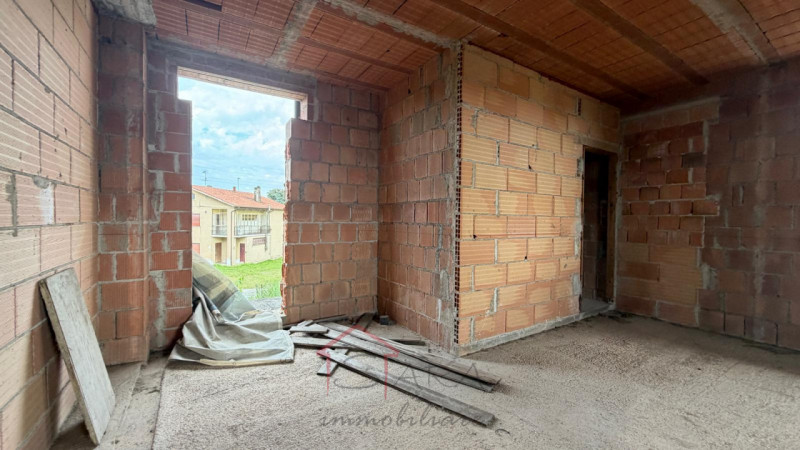 Sara Immobiliare propone in vendita un immobile composto da quattro unità immobiliari indipendent...